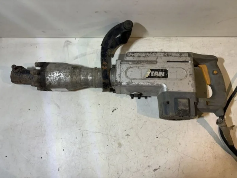 JPS Chartered Surveyors - Assorted Hardware and Equipment Auction | Window Handles, Window Locks, Hand Held Tools, Music Equipment, Clothing, Model Train Accessories & More - Auction Image 2